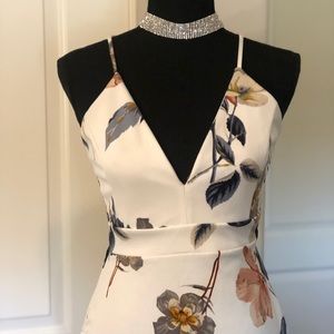 White and blue dress with floral print💐👀🤍